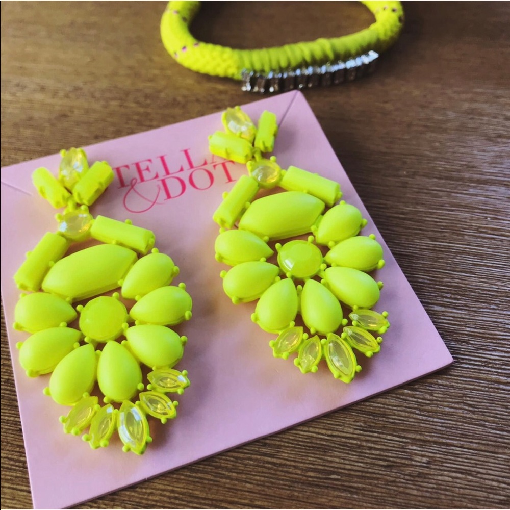 Stella & Dot Heck Yes Statement earrings